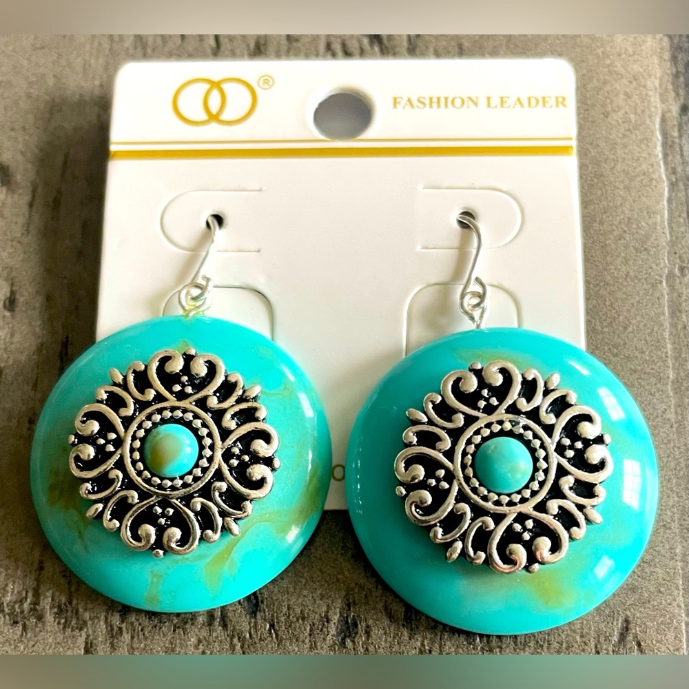 2/$20 NWT Turquoise and Silver Filigree Round Earrings